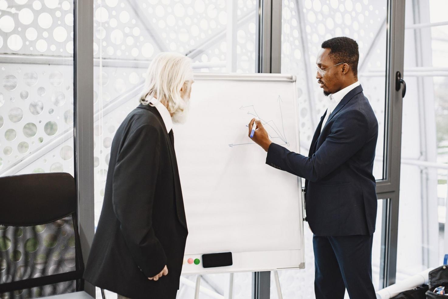 Teilnehmer in einem intensiven Lernprogramm für Venture Building